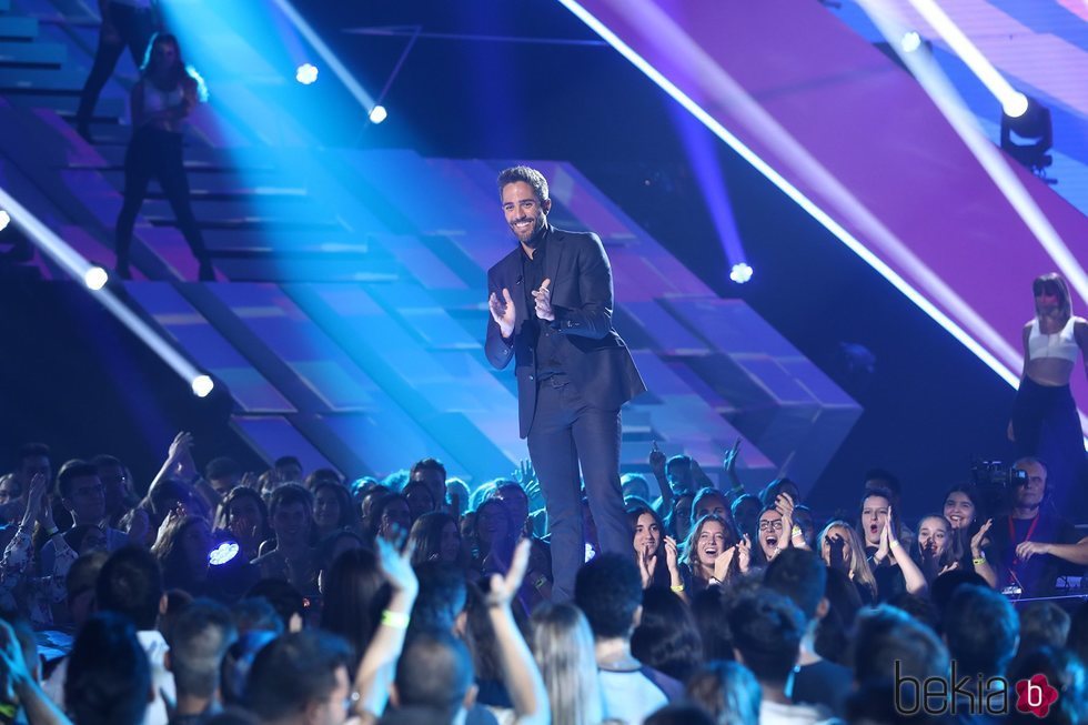 Roberto Leal muy contento y sonriente en la primera gala de 'Operación Triunfo' 2018