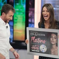 Ana Guerra recoge su Disco de Platino en 'El Hormiguero'