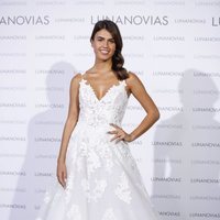 Sofía Suecun vestida de blanco para la presentación de la nueva colección de Luna Novias