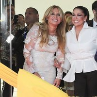 Isabel Pantoja con Cristina Tárrega en un evento publicitario