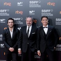 Ricardo Gómez, José Coronado y Álex González en el Festival de Cine de San Sebastián de 2018