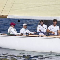 El Rey Juan Carlos navegando en el Bribón