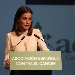 La Reina Letizia en la entrega de Ayudas a la Investigación en Cáncer 2018