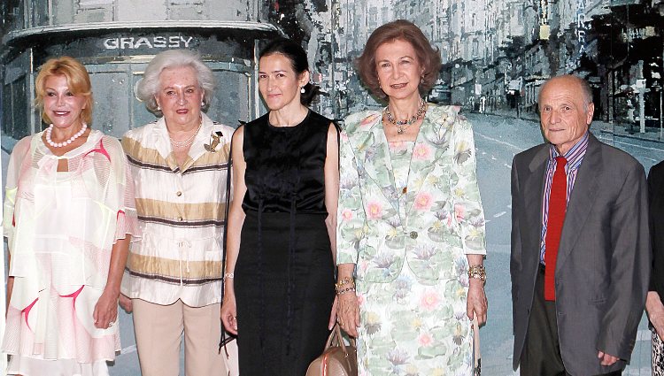 Tita Cervera, la Infanta Pilar, Ángeles González-Sinde, la Reina Sofía y Antonio López en la inauguración de una exposición