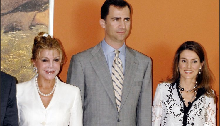 Tita Cervera y los Príncipes de Asturias en la inauguración de una exposición