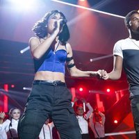 Natalia y Famous durante su actuación en la Gala 1 de 'OT 2018'