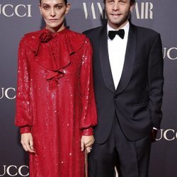 Laura Ponte y su pareja Pedro Letai en la alfombra de la fiesta de Vanity Fair 2018