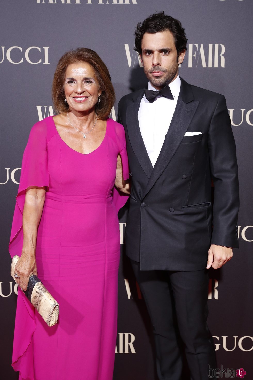 Ana Botella y su hijo Alonso Aznar en la alfombra de la fiesta de Vanity Fair 2018