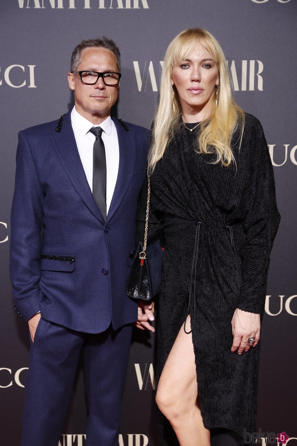 Topacio Fresh y su esposo Israel Cotes en la alfombra de la fiesta de Vanity Fair 2018