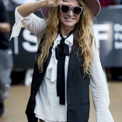 Paulina Rubio saludando en el Festival de Cine de San Sebastián