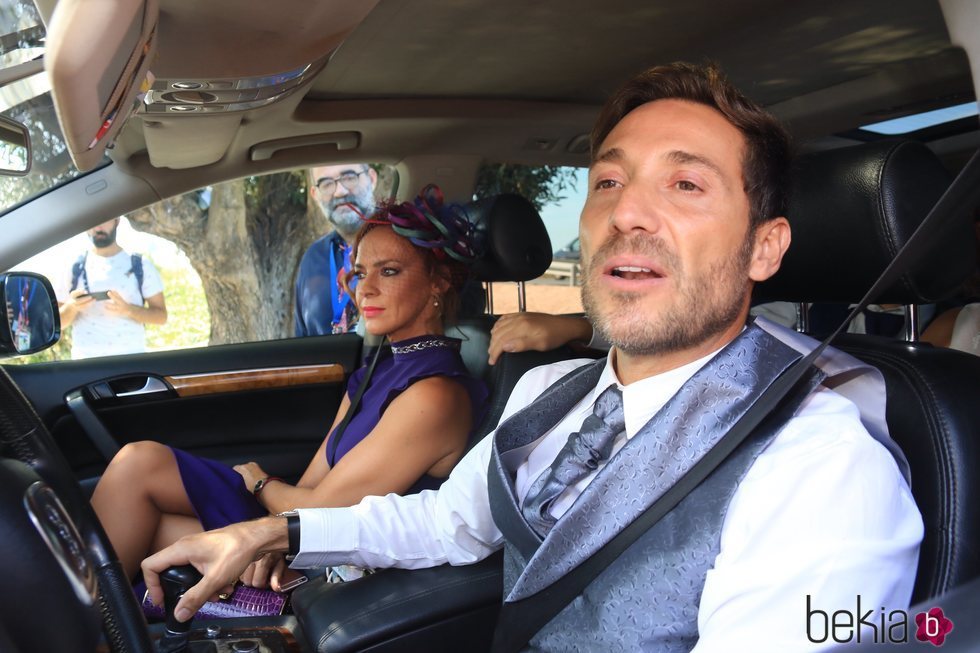 Antonio David Flores y su mujer llegando a la boda de José Ortega Cano y Ana María Aldón