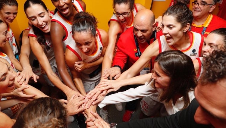 La Reina Letizia apoyando a la Selección Espñaola de Baloncesto Femenino