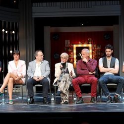 Concha Velasco, Jordi Rebellón, Cristina Abad, Emmanuel Medina y Manuel Velasco en la presentación de 'El Funeral' en Madrid