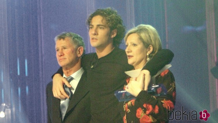 David Bisbal junto a sus padres en la final de la primera edición de 'Operación Triunfo'