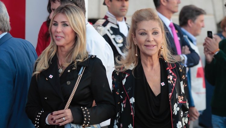 Malena Gracia y Jenny Llada en el Día de la Banderita 2018