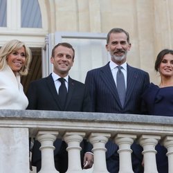 Los Reyes Felipe y Letizia con Emmanuel y Brigitte Macron en el Grand Palais de París