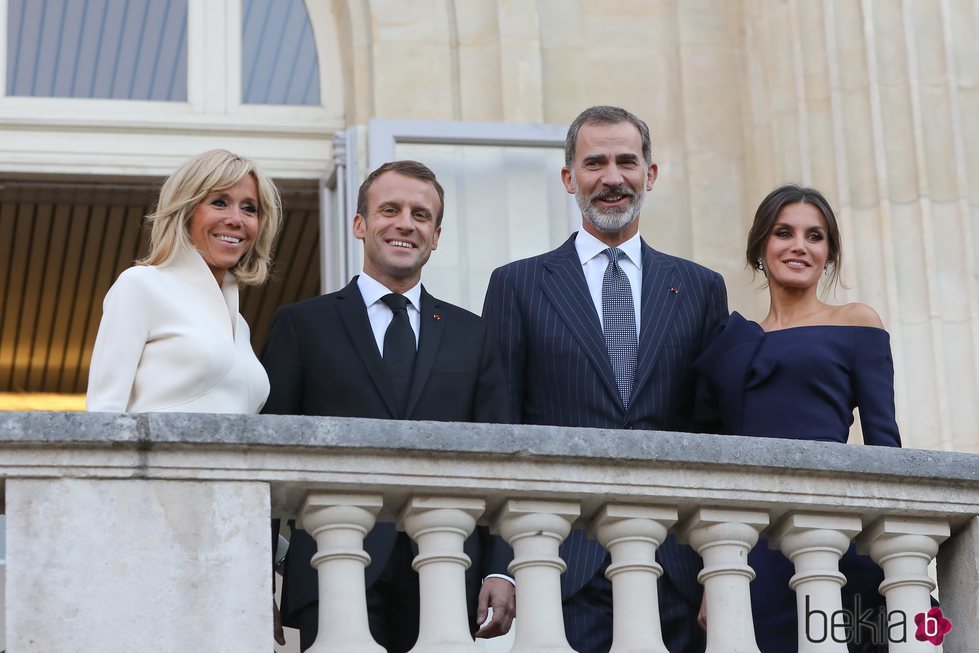 Los Reyes Felipe y Letizia con Emmanuel y Brigitte Macron en el Grand Palais de París