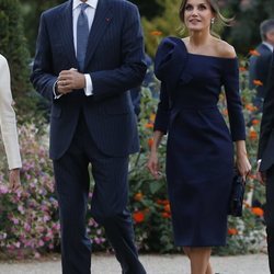 Los Reyes Felipe y Letizia llegando al Grand Palais durante su visita a París