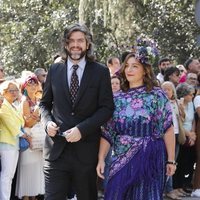 Jacobo Fitz-James Stuart y Asela Pérez Becerril llegando a la boda de Fernando Fitz James-Stuart con Sofía Palazuelo