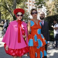 Ágatha Ruiz de la Prada y Cósima Ramírez llegando a la boda de Fernando Fitz James-Stuart con Sofía Palazuelo