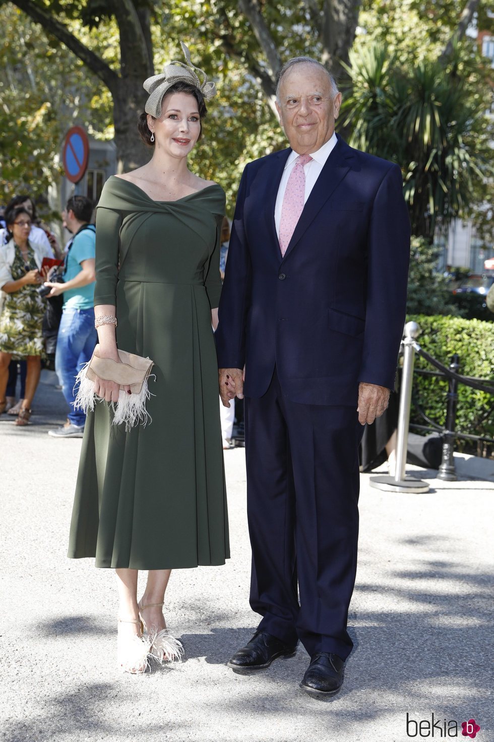 Carlos Falcó y Esther Doña llegando a la boda de Fernando Fitz James-Stuart con Sofía Palazuelo