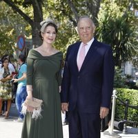 Carlos Falcó y Esther Doña llegando a la boda de Fernando Fitz James-Stuart con Sofía Palazuelo