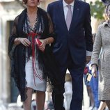 José Manuel García-Margallo y María Isabel Barreiro llegando a la boda de Fernando Fitz James-Stuart con Sofía Palazuelo