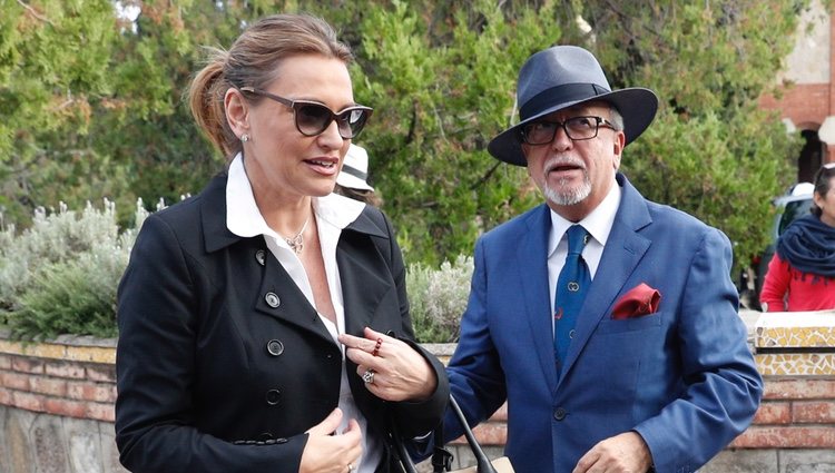 Ainhoa Arteta y Miguel Ángel Tapia llegando a la capilla ardiente de Montserrat Caballé