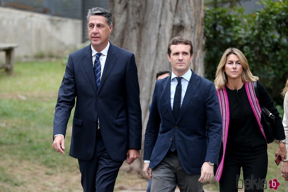 Pablo Casado y Xavier García Albiol llegando al entierro de Montserrat Caballé