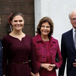 Los Reyes de Suecia y los Príncipes Victoria y Daniel de Suecia en el Museo Bernardotte de Pau