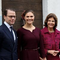 Los Reyes de Suecia y los Príncipes Victoria y Daniel de Suecia en el Museo Bernardotte de Pau