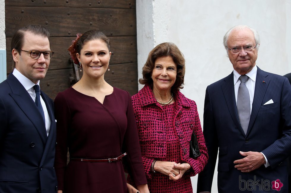 Los Reyes de Suecia y los Príncipes Victoria y Daniel de Suecia en el Museo Bernardotte de Pau