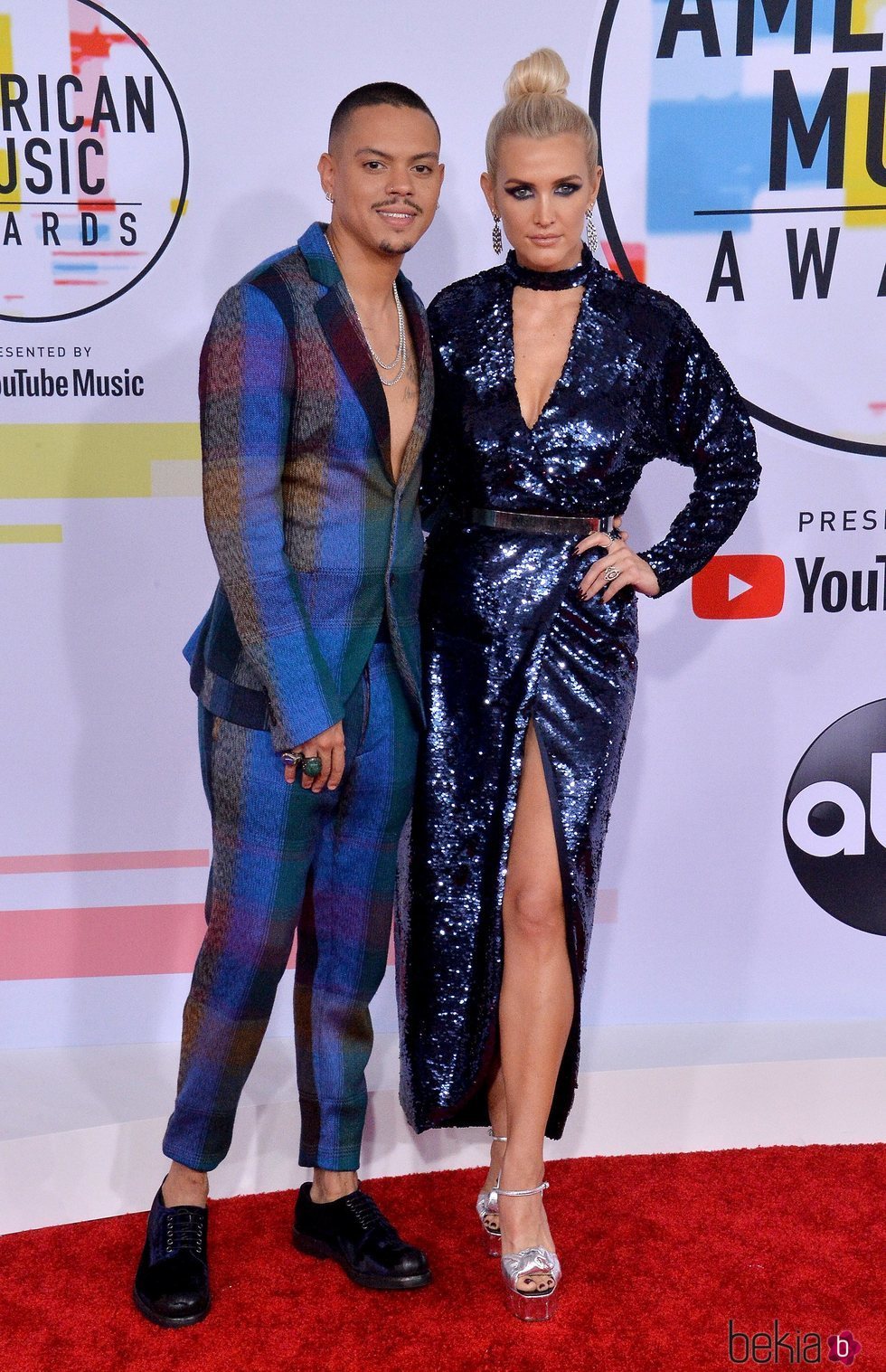 Evan Ross y Ashlee Simpson en los American Music Awards 2018