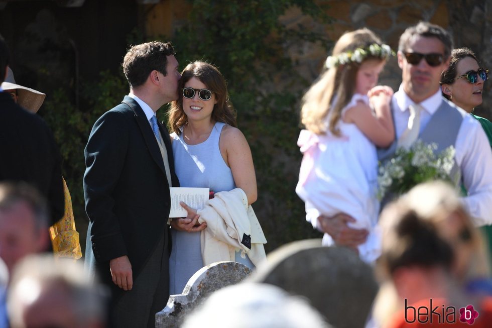 La Princesa Eugenia de York y Jack Brooksbank muy cómplices en la boda de Charlie van Straubenzee y Daisy Jenks