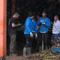 Rafa Nadal limpiando tras las inundaciones en Mallorca