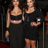 Vanessa y Stella Hudgens en la premier de una película