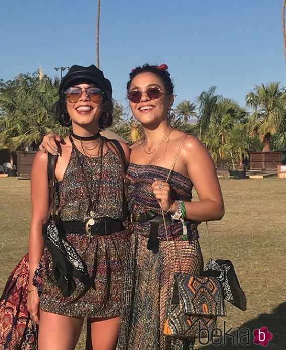 Vanessa y Stella Hudgens en el Festival de Coachella 2018