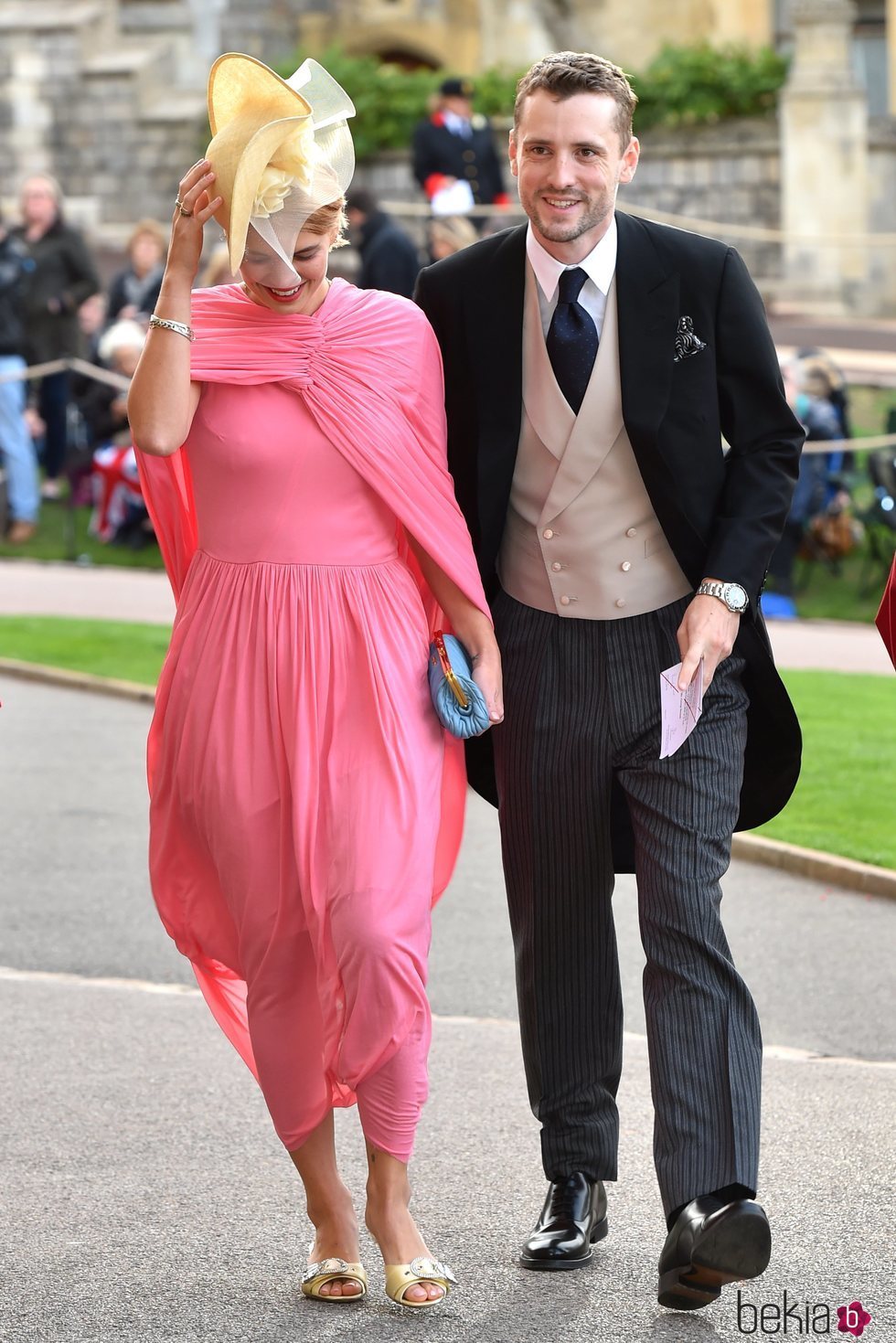 Pixie Geldof y George Barnett en la boda de Eugenia de York y Jack Brooksbank