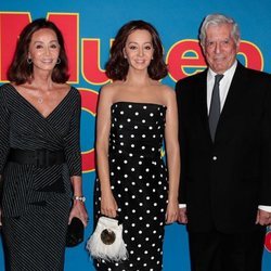 Isabel Preysler posa con su estatua de cera junto a Mario Vargas Llosa