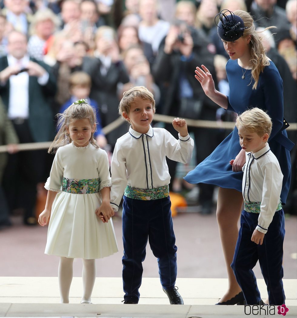 Lady Louise Mountbatten-Windsor y el Príncipe Jorge en la boda de Eugenia de York y Jack Brooksbank