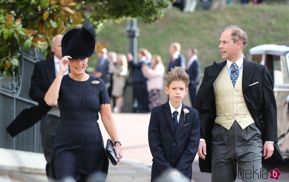 Los Condes de Wessex y James Mountbatten-Windsor en la boda de Eugenia de York y Jack Brooksbank