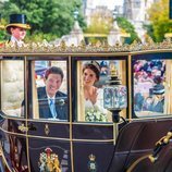 Eugenia de York y Jack Brooksbank paseando en carruaje por Windsor en su boda