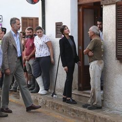 Los Reyes Felipe y Letizia durante su visita a la localidad afectada por las riadas de Mallorca