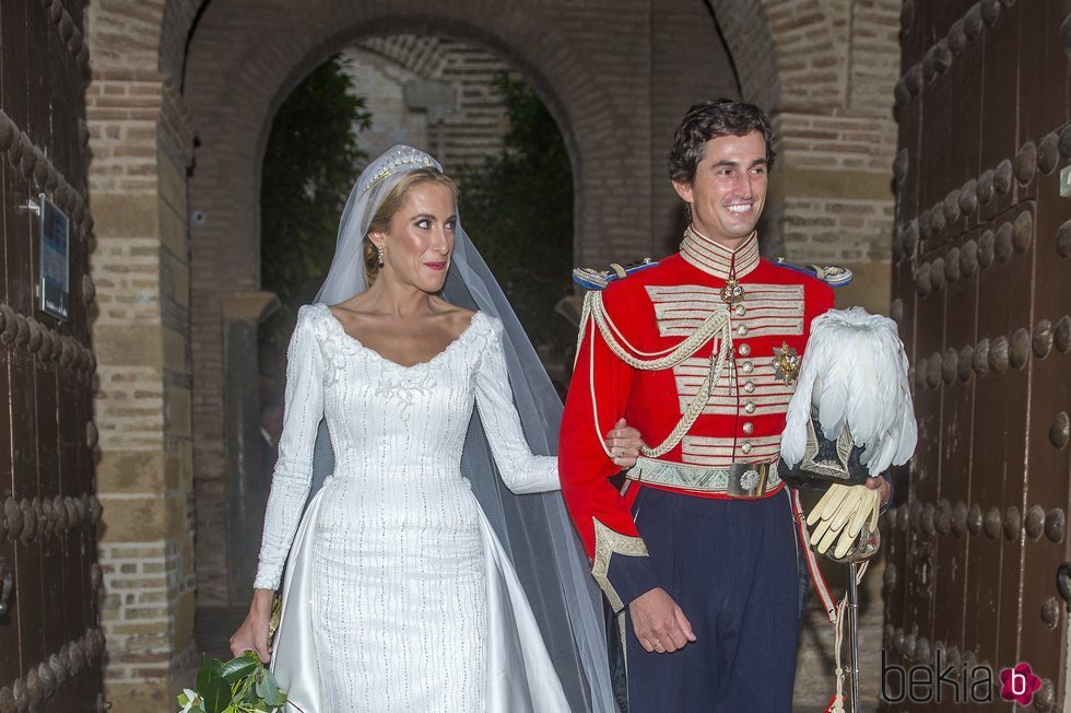 María de Borbón Escriva de Romaní y José María Valdenebro del Rey tras darse el 'sí, quiero'