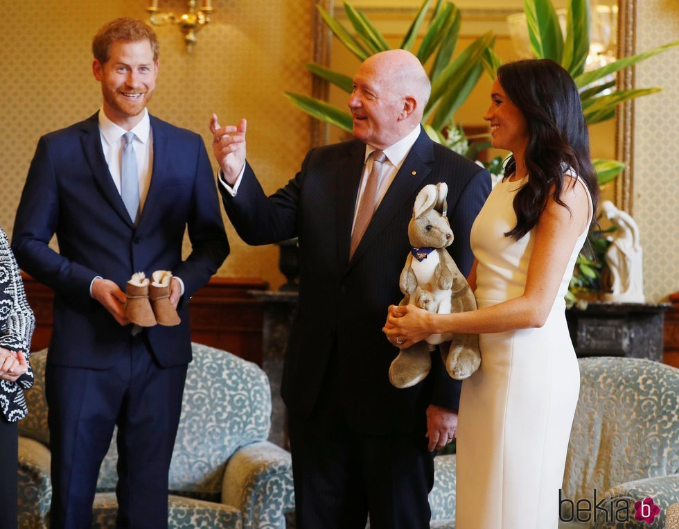 El Príncipe Harry y Meghan Markle reciben regalos para el hijo que esperan en Sydney