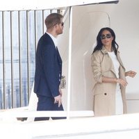 El Príncipe Harry y Meghan Markle dando un paseo en barco por la bahía de Sydney