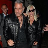 Lady Gaga y su prometido Christian Carino