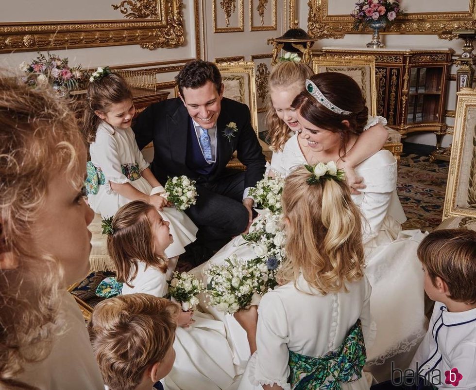 Eugenia de York y Jack Brooksbank, muy felices con sus pajes y damas en su boda