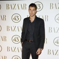 Antonio Navas en la alfombra roja de los Premios Harper's Bazaar Actitud 43 2018