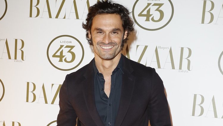 Iván Sánchez en la alfombra roja de los Premios Harper's Bazaar Actitud 43 2018